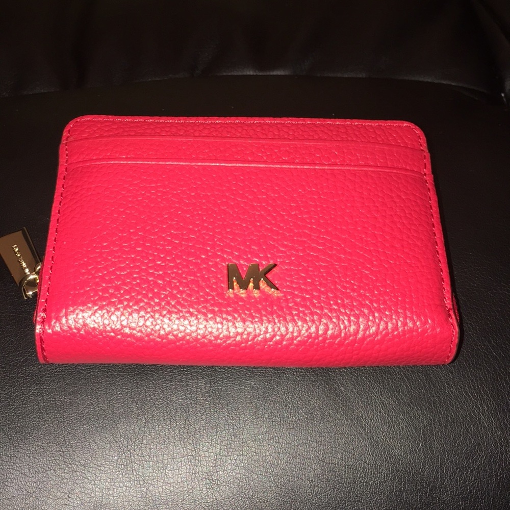 🔥Sale🔥Beautiful New Bright red MK pebbled leather zip wallet NWOT